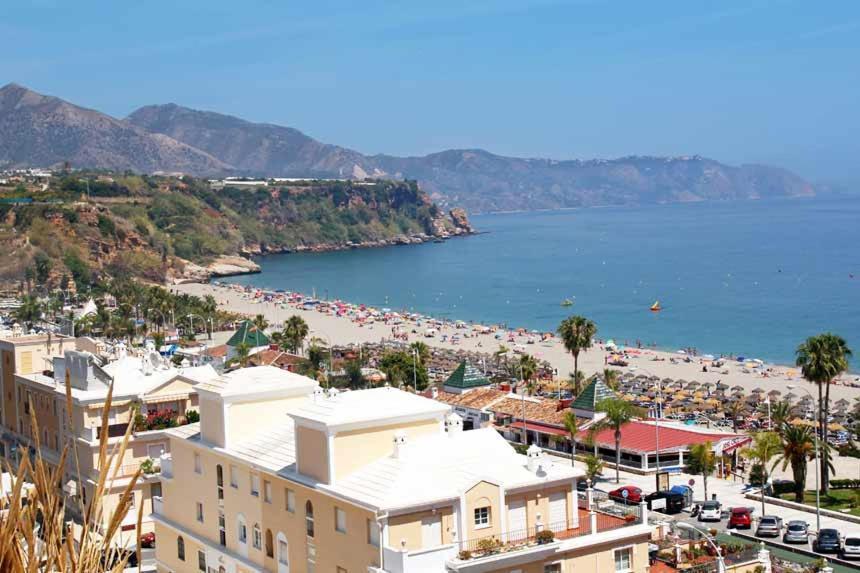 Bonito Piso A 300M De La Playa Nerja Apartment Luaran gambar