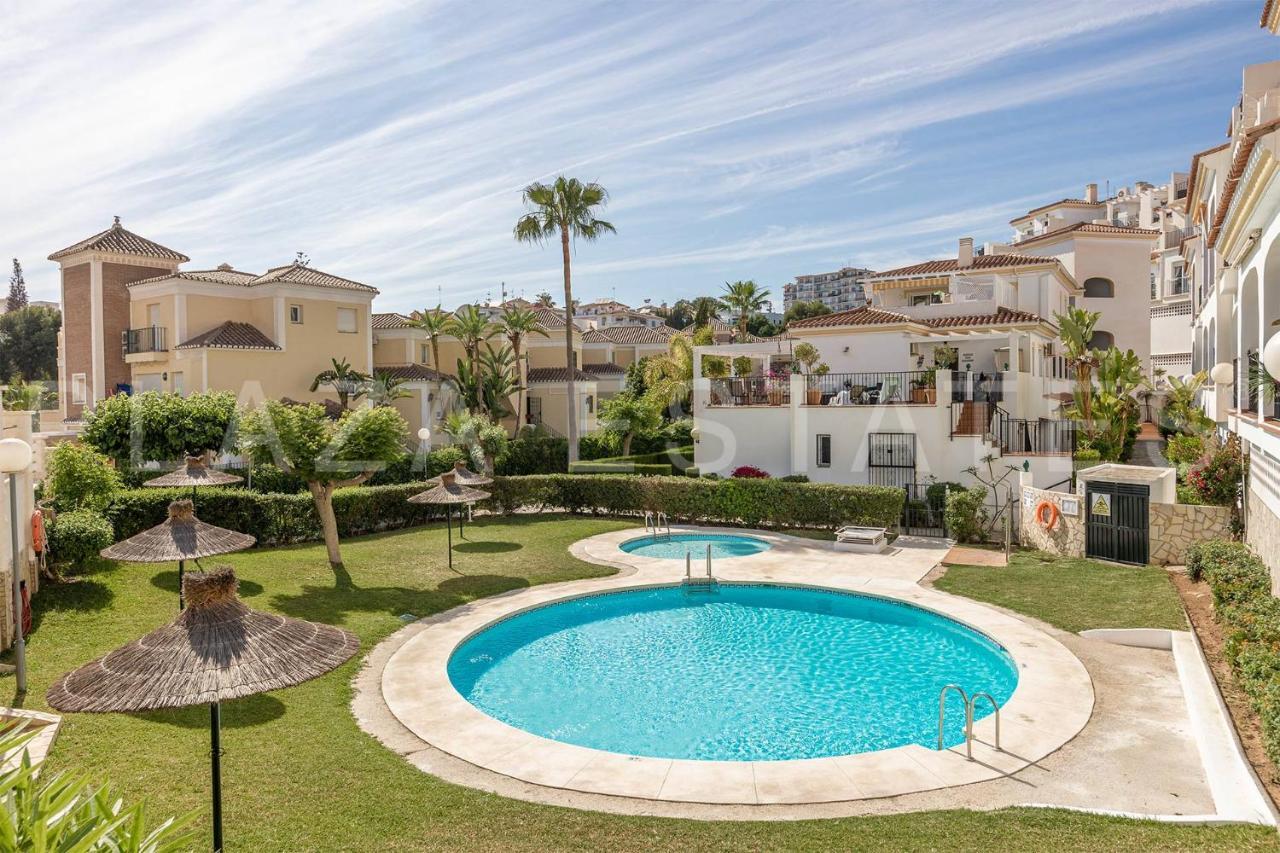 Bonito Piso A 300M De La Playa Nerja Apartment Luaran gambar