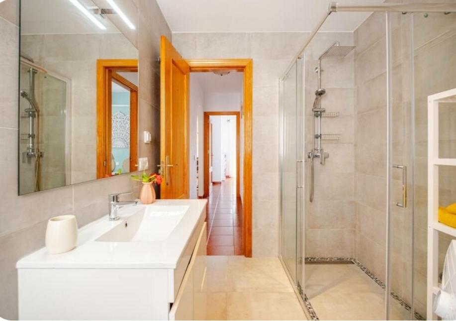 Bonito Piso A 300M De La Playa Nerja Apartment Luaran gambar