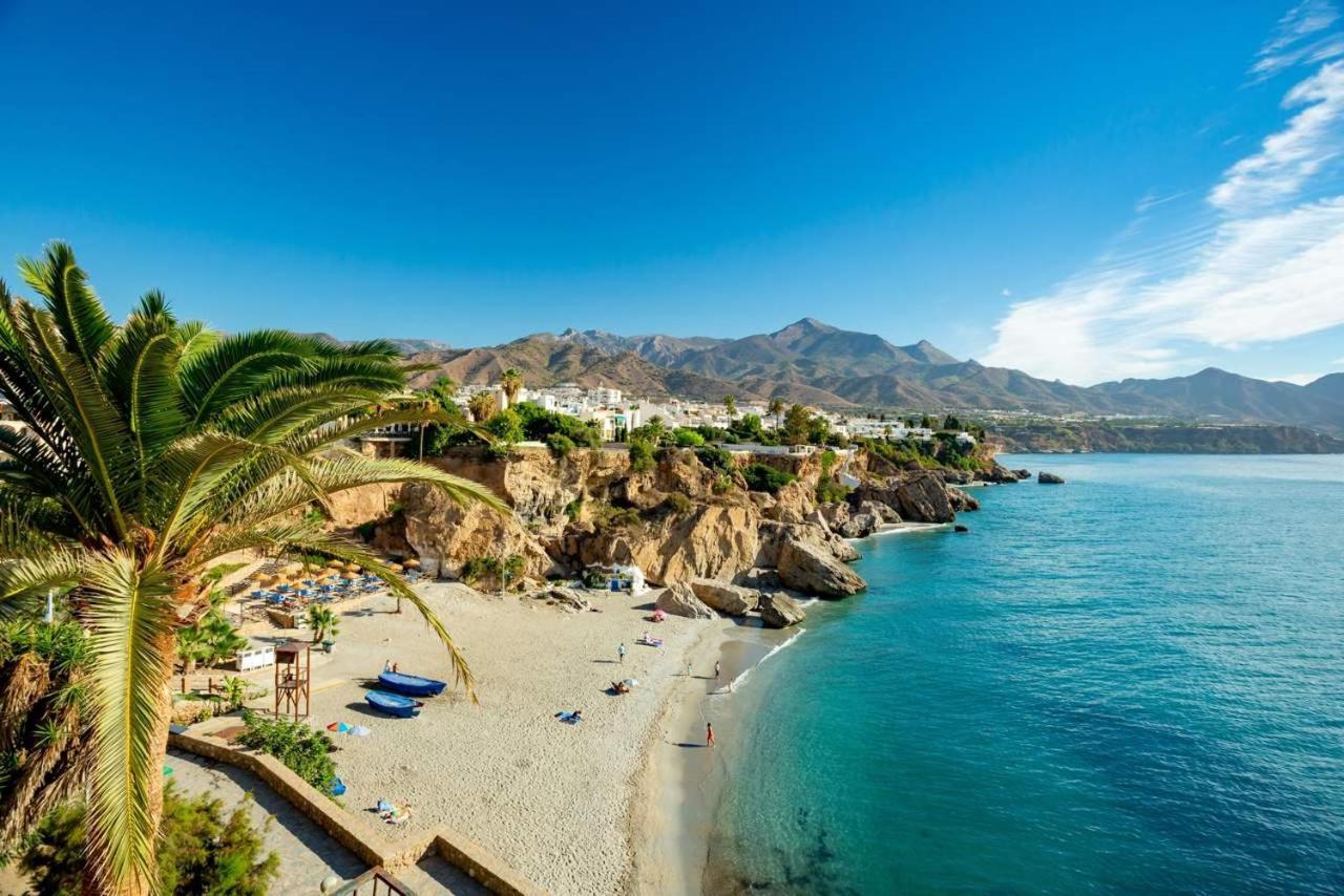 Bonito Piso A 300M De La Playa Nerja Apartment Luaran gambar